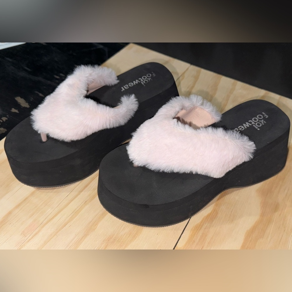 KOI Fuzzy Pink Platform Sandals. SIZE 37. Never worn